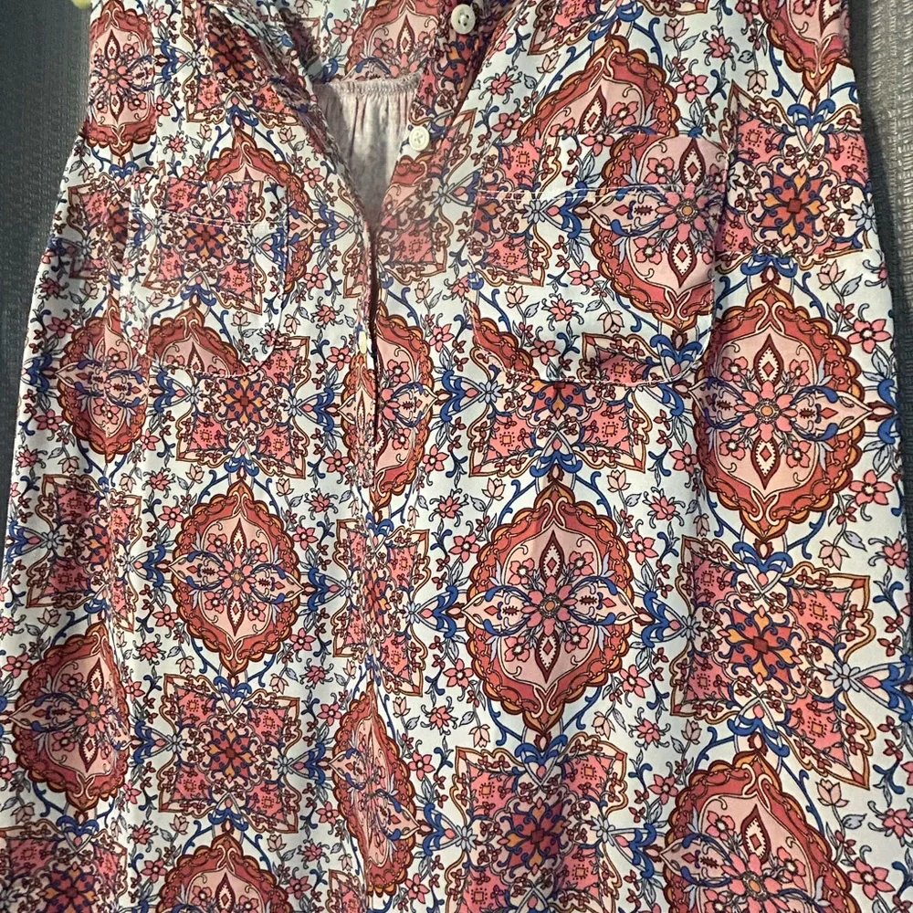 Colorful Patterned Sleeveless Top - Picture 4 of 5